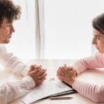 La pareja construyó la casa en el terreno de una sucesión del esposo.