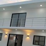 Villa Moderna de Estreno con Piscina Privada – Diseño Minimalista y Espacios Familiares