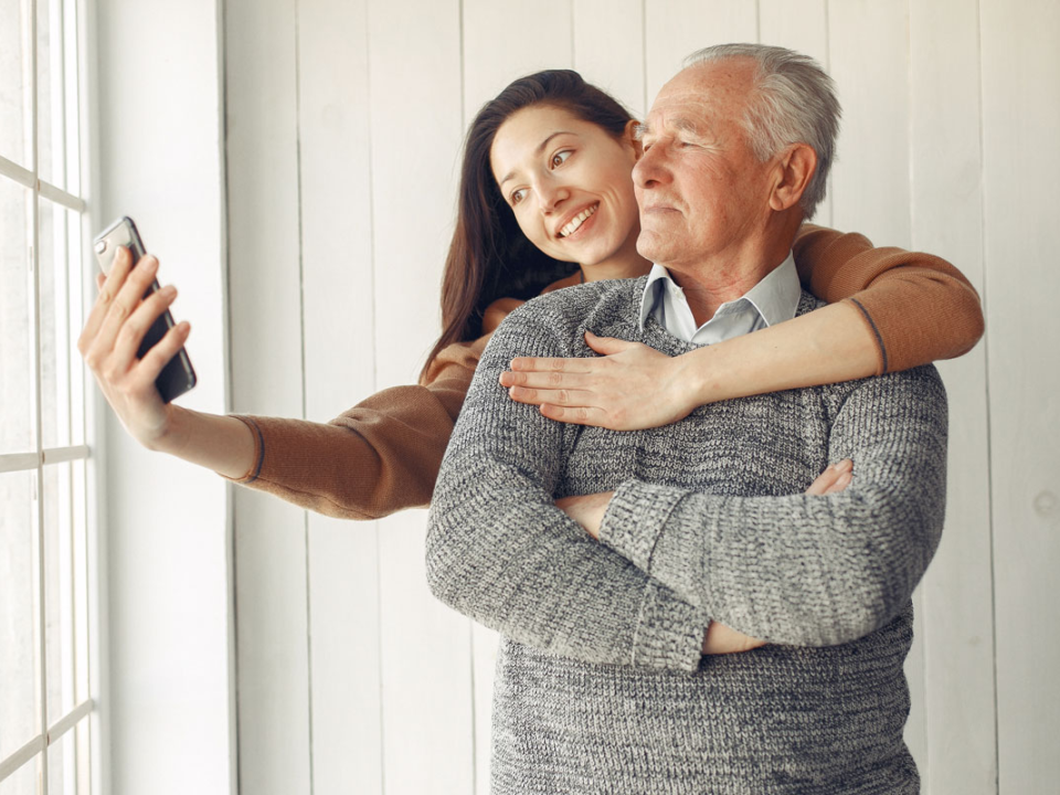 El padre le puede vender la casa a la hija